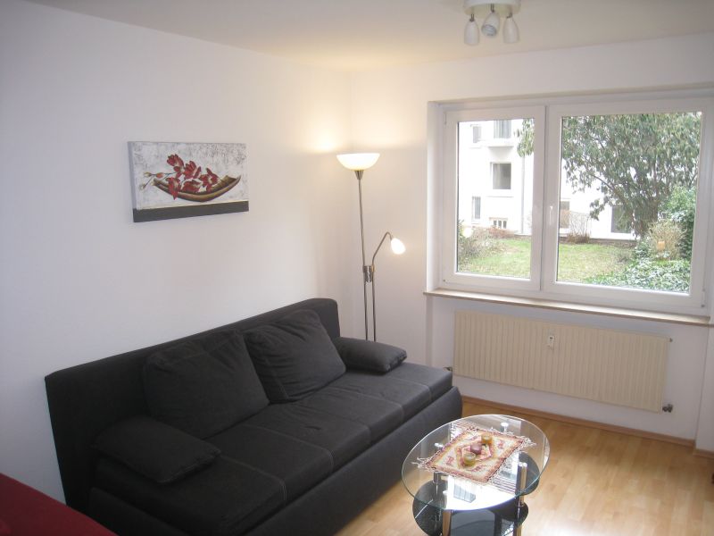 Würzburg Ferienwohnung Residence: TV- und Schlafcouch