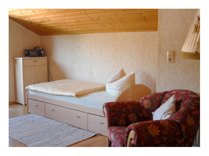 Margetshöchheim Ferienwohnung / Privatzimmer Spanheimer: Rechtes Bett